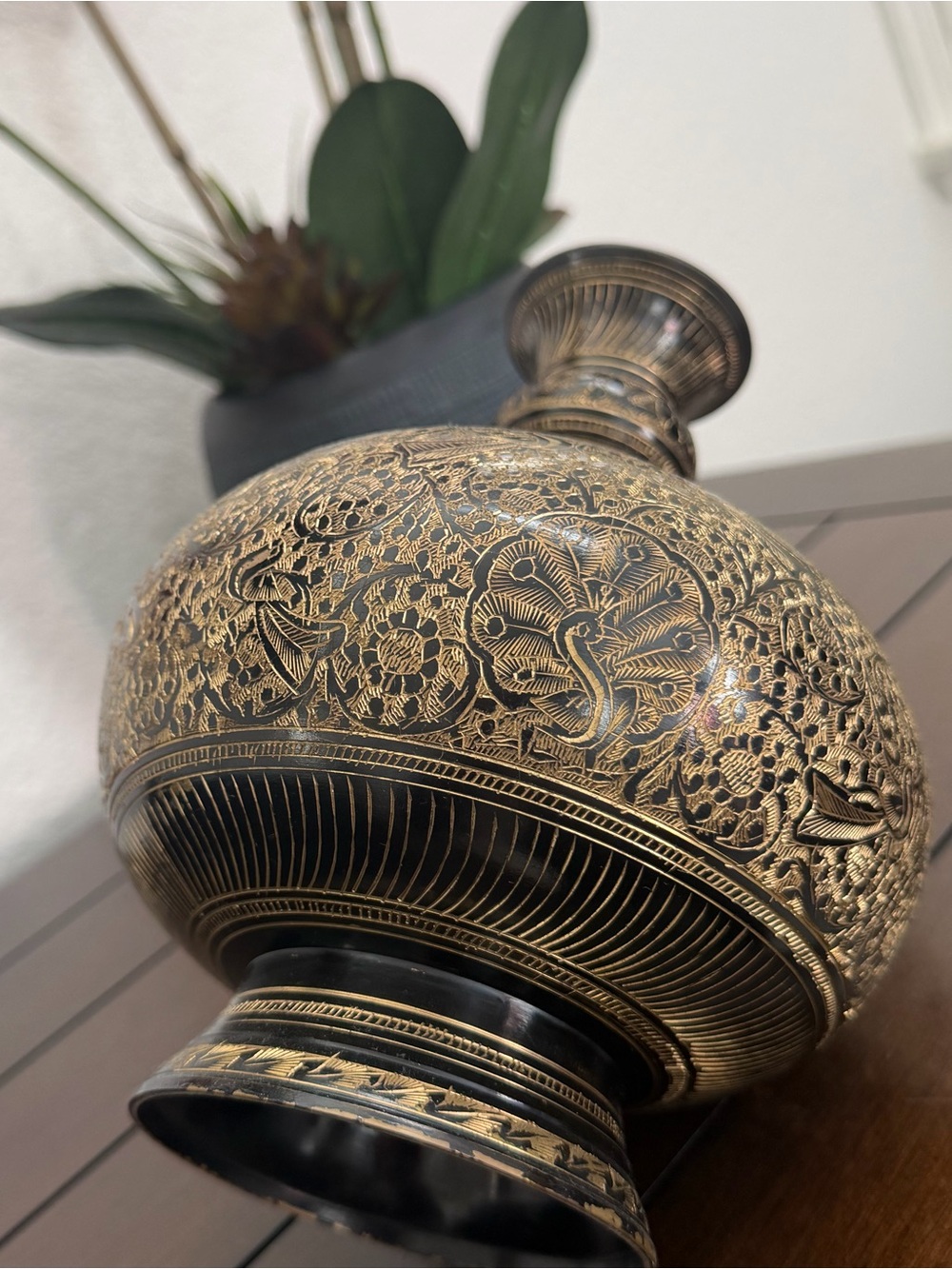Vintage Indian Hand-Etched Brass & Black Lacquer Peacock Vase - Picture 2 of 6
